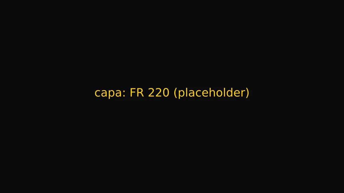 Fechadura digital Intelbras FR 220 instalada em porta de madeira, teclado touch iluminado